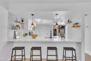 Photo #5: 6867205 Listing