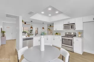 Photo #6: 6867205 Listing