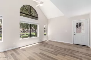 Photo #4: 6867341 Listing