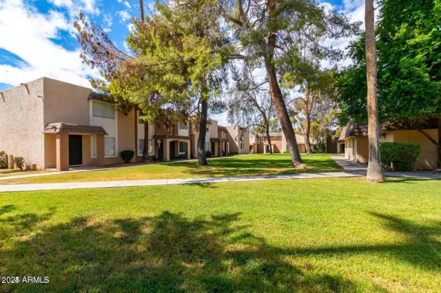 MLS: 6867395 Condo For Sale