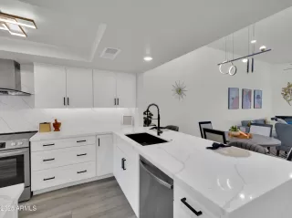 Photo #5: 6867502 Listing