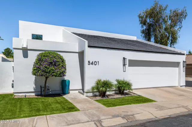 MLS: 6867534 Condo For Sale