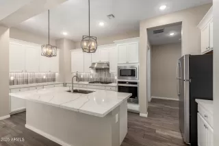 Photo #2: 6867565 Listing