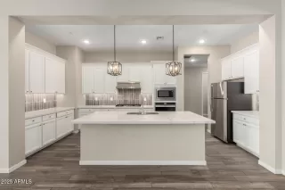 Photo #3: 6867565 Listing