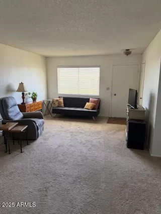 Photo #5: 6867655 Listing