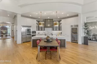 Photo #5: 6867739 Listing 