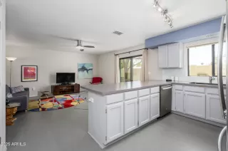 Photo #6: 6868121 Listing