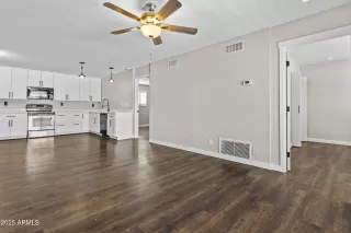 Photo #6: 6868233 Listing 