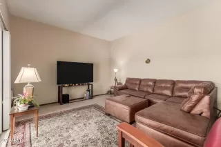 Photo #3: 6868269 Listing