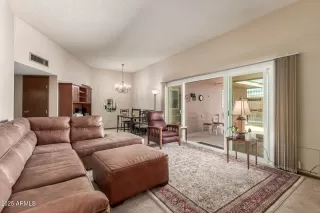 Photo #5: 6868269 Listing