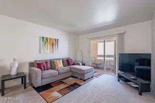 Photo #6: 6868280 Listing 