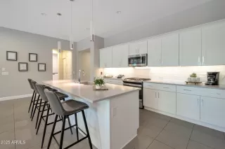 Photo #4: 6868413 Listing