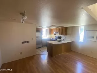 Photo #3: 6868668 Listing