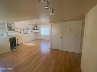 Photo #5: 6868668 Listing