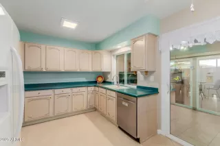 Photo #5: 6868675 Listing