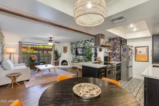 Photo #5: 6868773 Listing