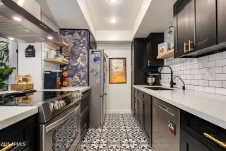 Photo #6: 6868773 Listing