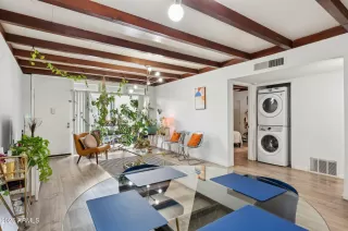 Photo #6: 6868790 Listing 