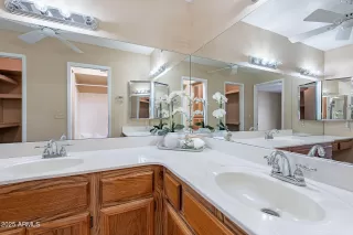 Photo #5: 6868851 Listing