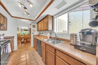 Photo #4: 6869169 Listing