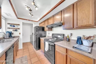 Photo #5: 6869169 Listing