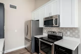 Photo #3: 6869251 Listing