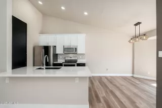 Photo #5: 6869251 Listing