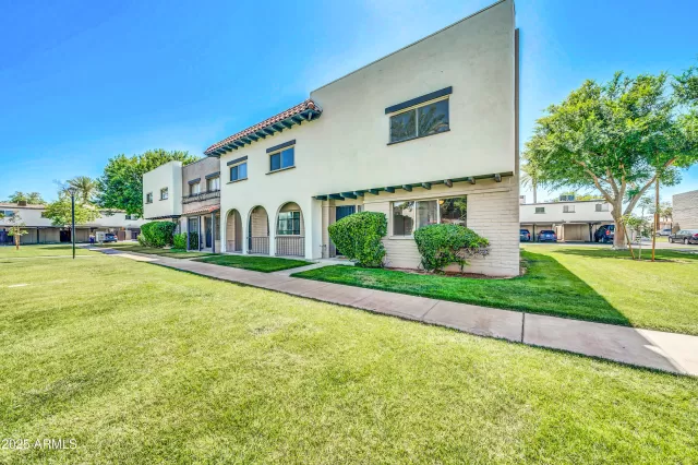 MLS: 6869323 Condo For Sale