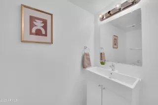 Photo #4: 6869323 Listing