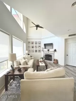 Photo #2: 6869367 Listing