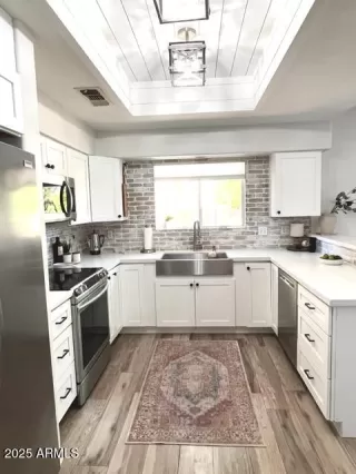 Photo #4: 6869367 Listing