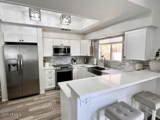 Photo #5: 6869367 Listing