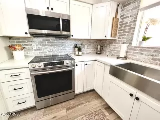 Photo #6: 6869367 Listing