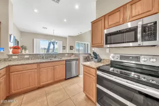 Photo #5: 6869493 Listing