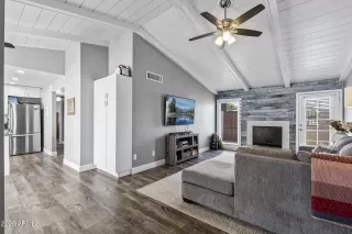 Photo #6: 6869641 Listing 