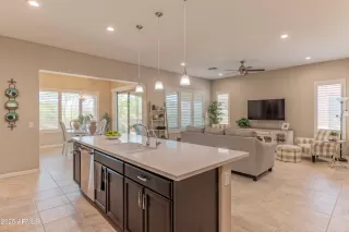 Photo #4: 6870102 Listing