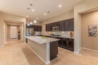 Photo #5: 6870102 Listing