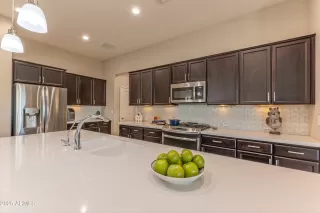 Photo #6: 6870102 Listing