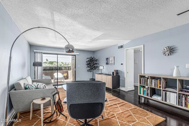 MLS: 6870203 Condo For Sale