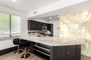 Photo #6: 6870336 Listing