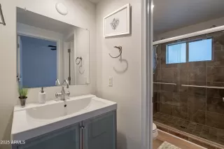 Photo #5: 6870371 Listing