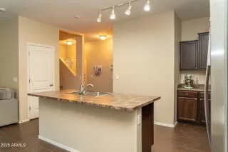 Photo #5: 6870377 Listing