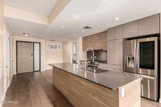 MLS: 6870889 Condo For Sale