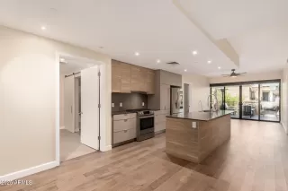 Photo #1: 6870889 Listing 