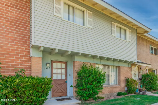 MLS: 6870987 Condo For Sale