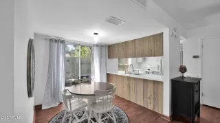 Photo #5: 6871126 Listing