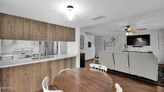 Photo #6: 6871126 Listing