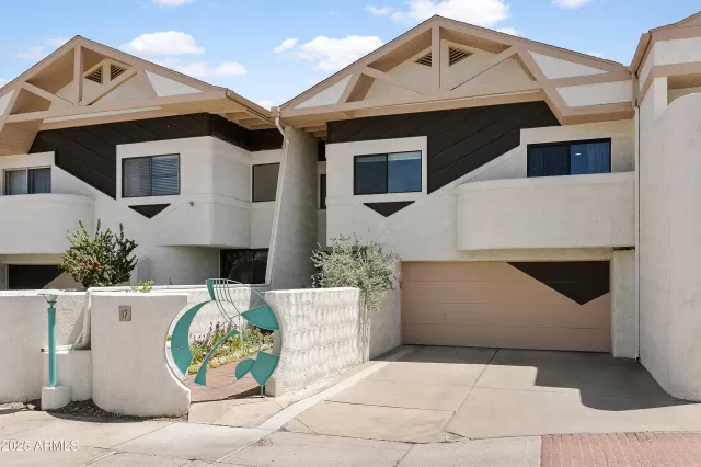 MLS: 6871218 Condo For Sale