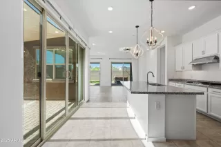 Photo #5: 6871310 Listing