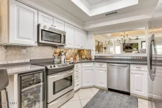 Photo #3: 6871371 Listing